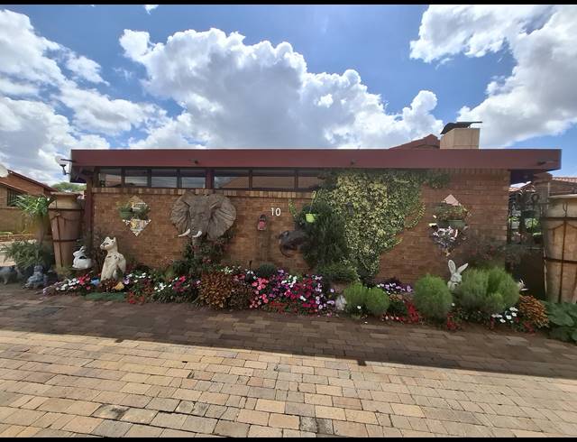 4 BEDROOM TOWNHOUSE FOR SALE IN DAL FOUCHE